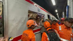 proses-evakuasi-kecelakaan-kereta-di-stasiun-bekasi-timur-dok-basarnas-1777311652289_169
