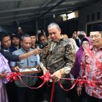 Tri Adhianto Resmikan Program Rutilahu di Pondok Gede, Dua Warga Kini Miliki Rumah Layak Huni